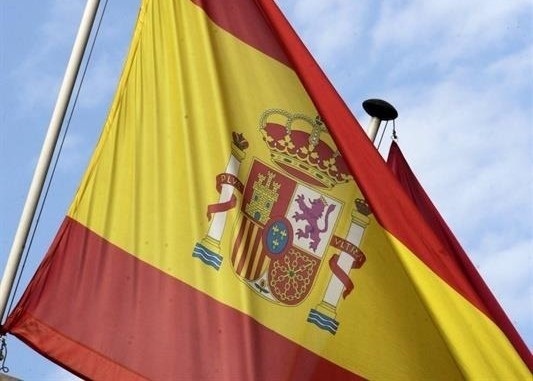 COMUNICAT | Penjar la bandera espanyola a l’ajuntament és un error: obeir l’Estat Espanyol ens allunya de la República