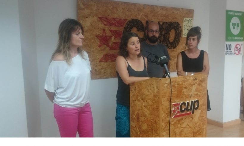 NOTÍCIA | La CUP denuncia que l’ajuntament multi persones per penjar llaços grocs a Vilafranca
